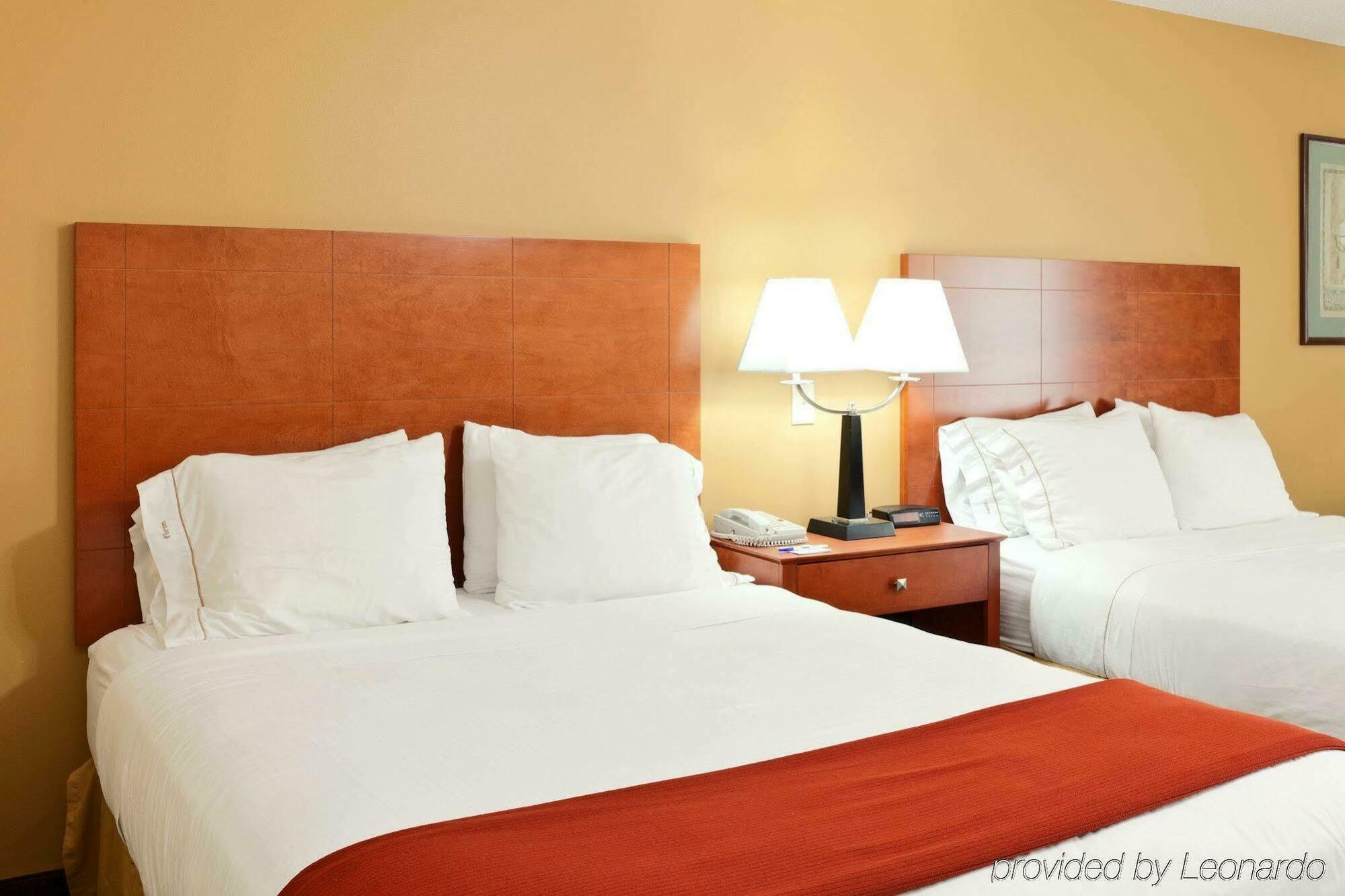 Holiday Inn Express Trussville, An Ihg Hotel Room photo